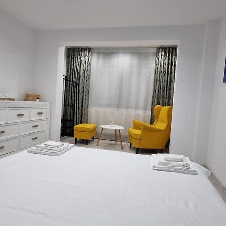 Stone Bridge Apartment Iasi Extérieur photo